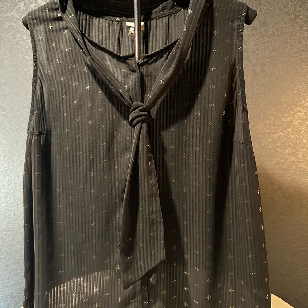 Chic Black Sleeveless Top with Tie Front and Sailor Collar